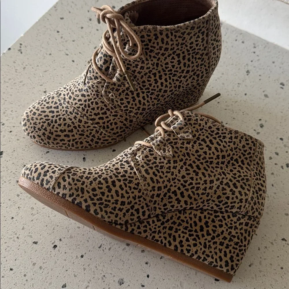 Toms KALA Tan Black Mini Cheetah Animal Print Suede Wedge Ankle Bootie Size 8.5